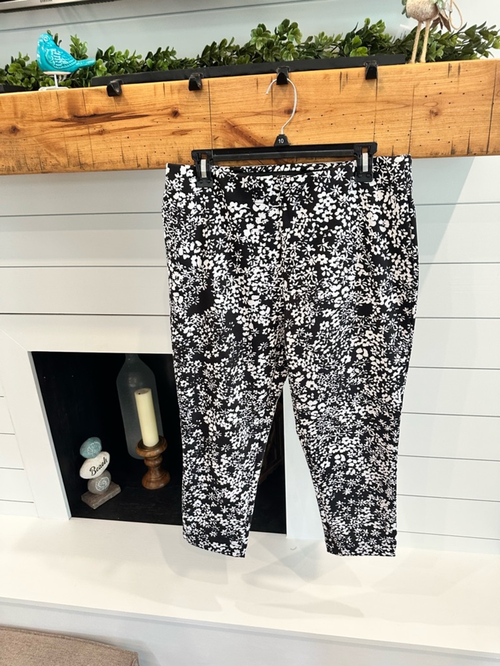 Floral Print NWOT Cropped Pants